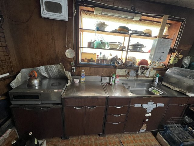 鏡野町古川　中古住宅　8DK＋2S ＋離れ・納屋のキッチン