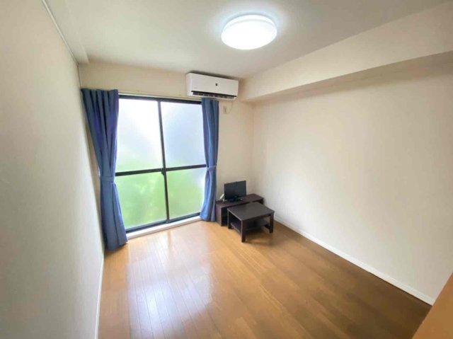 レオパレスラダックＢの居間・リビング