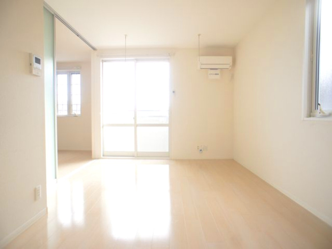 【居間・リビング】 | ラフィーネA | うれしい対面キッチンです♪