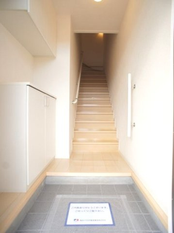 【玄関】 | ラフィーネA | たくさん収納できるシューズボックスが付いています♪