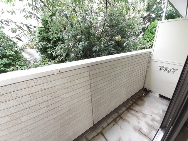 狛江市東和泉２丁目のアパートのバルコニー