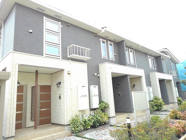 狛江市東和泉２丁目のアパートの外観