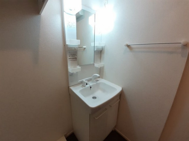 狛江市東和泉２丁目のアパートの洗面所