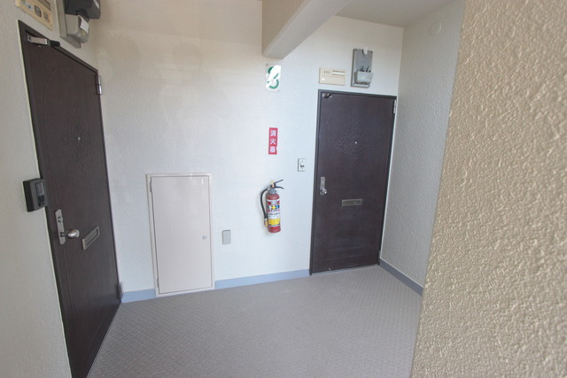 稲熊ビルのエントランス