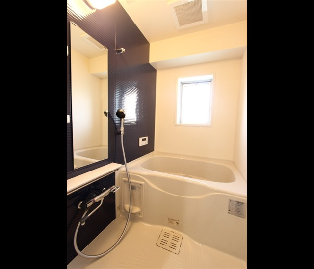 稲熊ビルの浴室