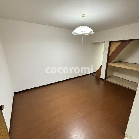 大久保町車庫付きテラスの洋室