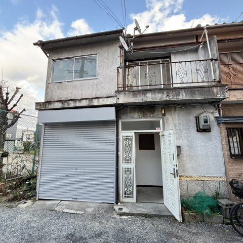 大久保町車庫付きテラス