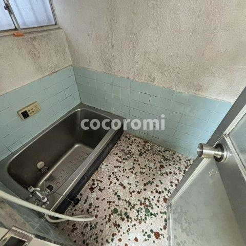 大久保町車庫付きテラスの浴室