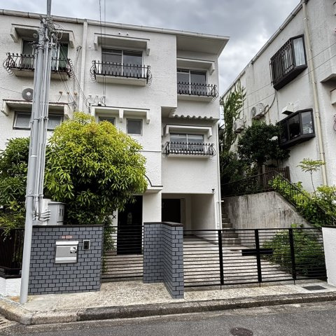 菊丘車庫３台付貸家