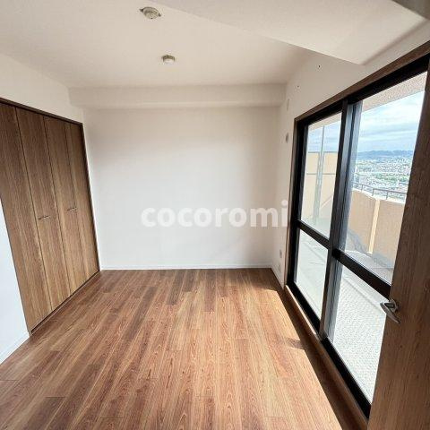 ロイヤルシャトー寝屋川オークビルの洋室