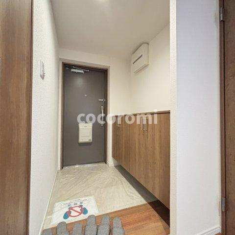 ロイヤルシャトー寝屋川オークビルの玄関