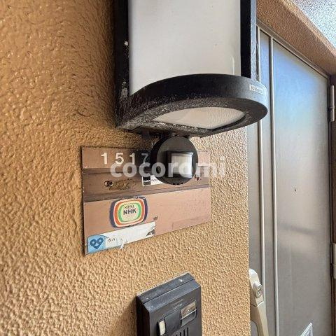 ロイヤルシャトー寝屋川オークビルの玄関