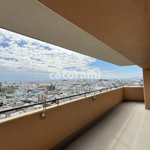 ロイヤルシャトー寝屋川オークビルのバルコニー