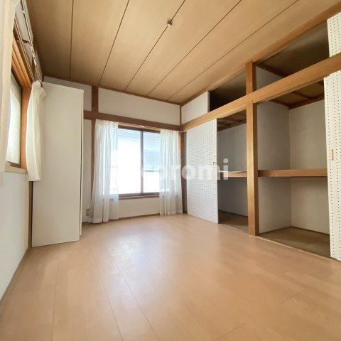 出口3丁目貸家の居間・リビング