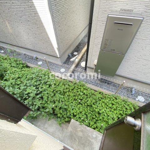 出口3丁目貸家の庭