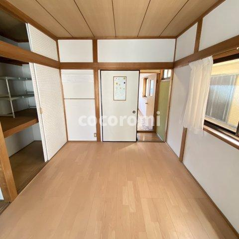 出口3丁目貸家の居間・リビング