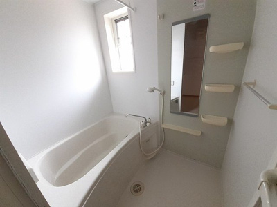 【浴室】 | ドルフ・アカネＢ | きれいなお風呂です