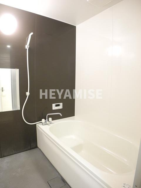 modern palazzo Ｊ－ＢＬＵＥの浴室