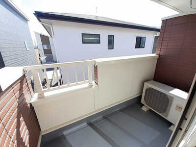 【バルコニー】 | グレイスフル弐番館 | 開放的で明るい空間を演出してくれるバルコニーです