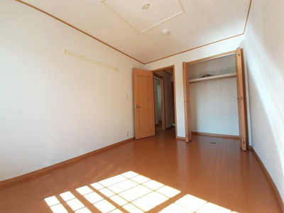 【内装】 | グレイスフル弐番館 | 明るい色調の室内です