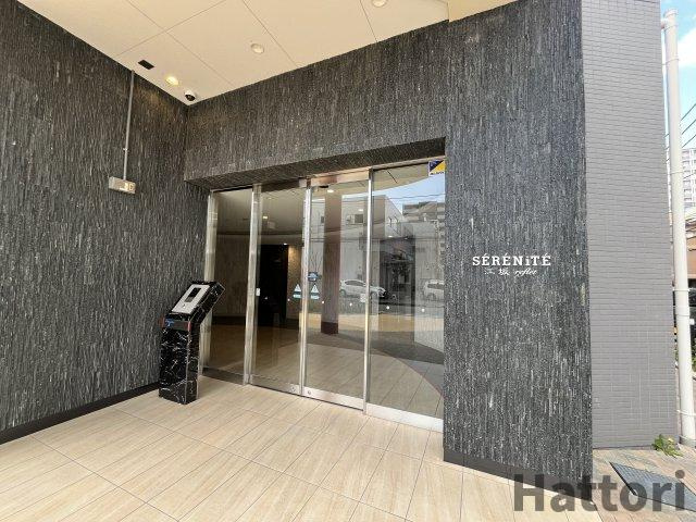 セレニテ江坂ルフレのエントランス