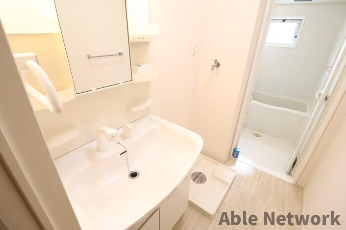 サンク・ルナ　Fの洗面所|シャワー付洗面台