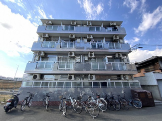 【外観】 | 日当たりの良いリバーサイドマンションです。