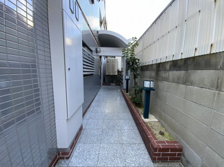 【エントランス】 | 明るいエントランスです。