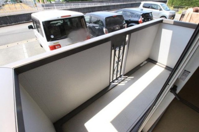 【バルコニー】 | ルヴニール | 暖かな日差しのふりそそぐバルコニー