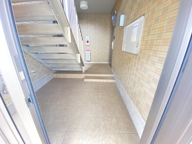 ソフィアコート鳥飼B棟のエントランス