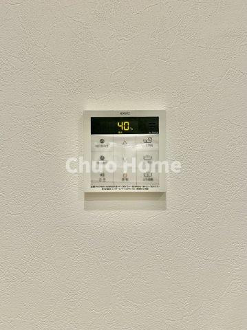 ジュネシオン平井の発電・温水設備|【給湯リモコン】外での一日を忘れさせてくれるオートバス機能でお好みの湯量・温度に調整された浴槽。