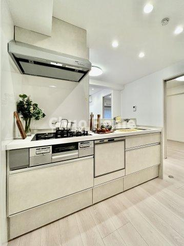 ジュネシオン平井のキッチン|ワイドで収納豊富なシステムキッチン