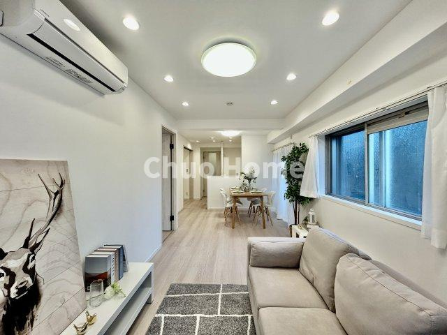 ジュネシオン平井の居間・リビング|【居間・リビング】「ＬＤＫは家族団らんをデザイン」広いＬＤＫでは家族が集まり一緒の時間を過ごせる工夫がされております。何気ない一日の当たり前のひとコマがいつか一生の宝物になります