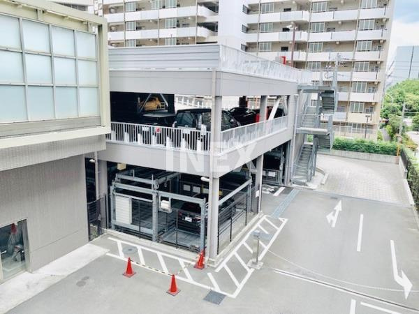 川崎市幸区大宮町の賃貸マンションの駐車場