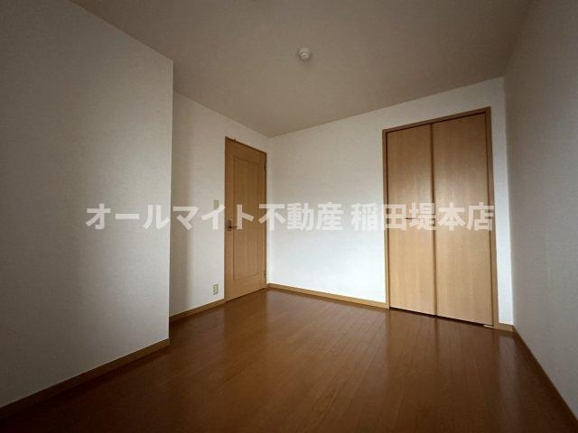 稲城市百村の賃貸マンションの居間・リビング