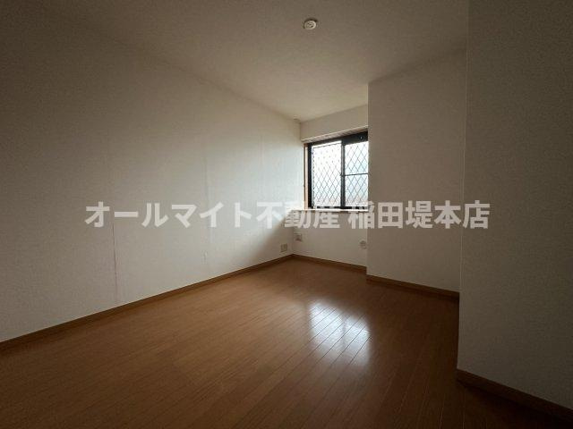 稲城市百村の賃貸マンションの居間・リビング