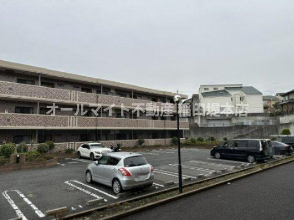 稲城市百村の賃貸マンションの外観