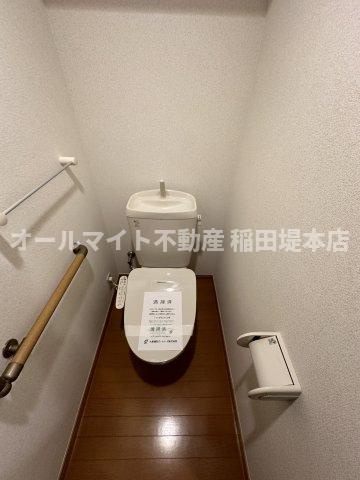 稲城市百村の賃貸マンションのトイレ