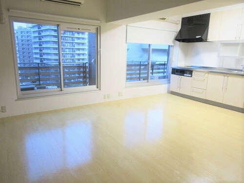 福岡市中央区渡辺通５丁目の賃貸マンションのキッチン|キッチン：システムキッチン     （2025年8月撮影）
