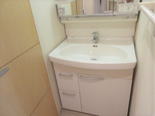 福岡市中央区渡辺通５丁目の賃貸マンションの洗面所|洗面所：洗面化粧台     （2025年8月撮影）