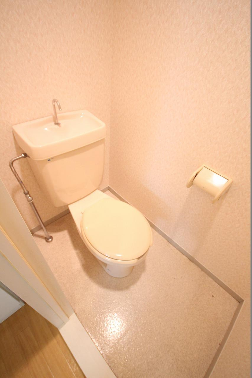 CASA IZUMI B棟のトイレ|※同物件の別のお部屋の写真です※