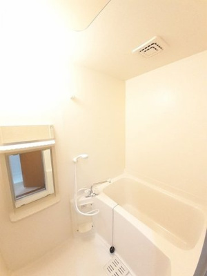 【浴室】 | ラ　フォレ　ドゥ・ノール | コンパクトで使いやすいお風呂です