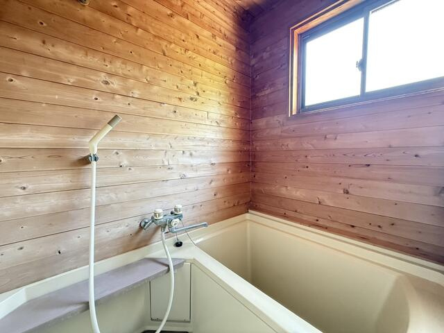 | 淡路市北山　ログハウス中古住宅 | 浴室画像