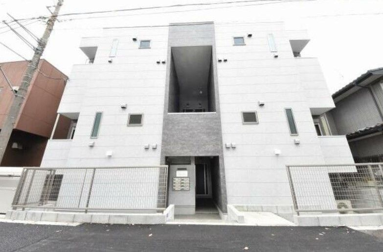 CB与野本町ストリアのエントランス