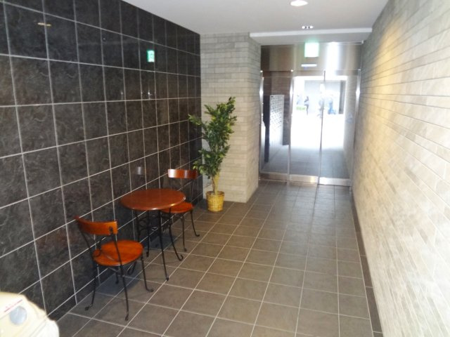 プルミエール南本町のエントランス