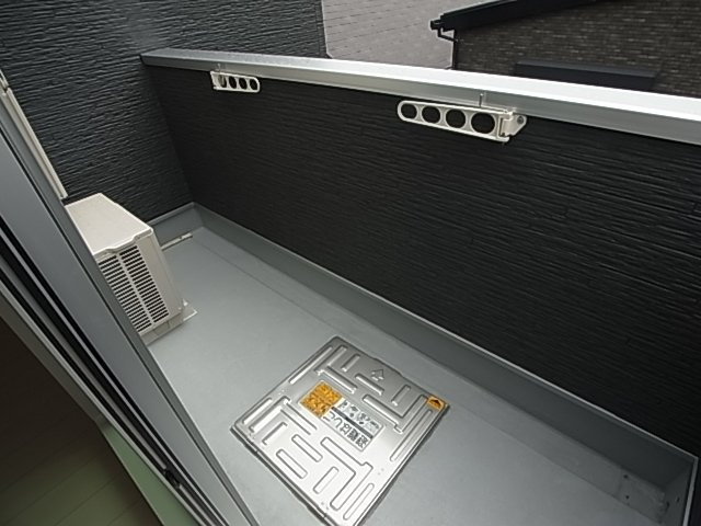 神戸市須磨区明神町１丁目のアパートのバルコニー