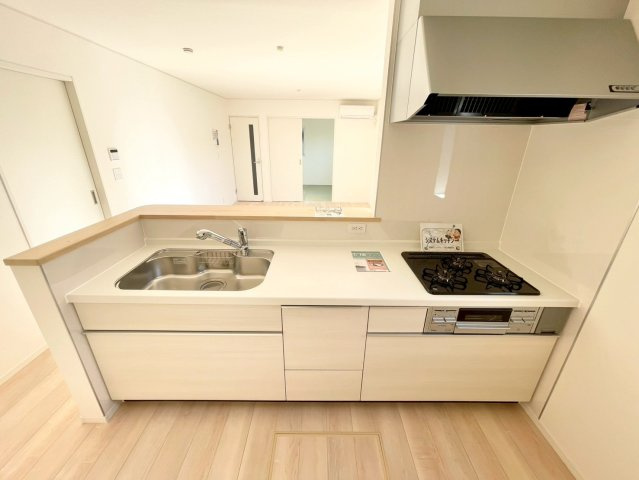 長野市稲里町中央第１のキッチン|家族の会話が弾む開放的なカウンターキッチンです♪