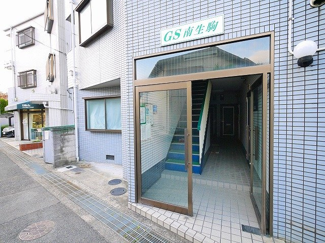 GS南生駒のエントランス|清潔なエントランスです