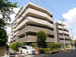 【外観】 | モダンでスタイリッシュな印象を与えるグレーを基調とした外観。