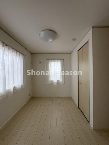 【内装】 | 各部屋にクローゼットを備え、場所ごとに片付けやすいのも魅力です。